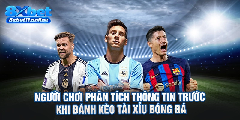 Người chơi phân tích thông tin trước khi đánh kèo tài xỉu bóng đá